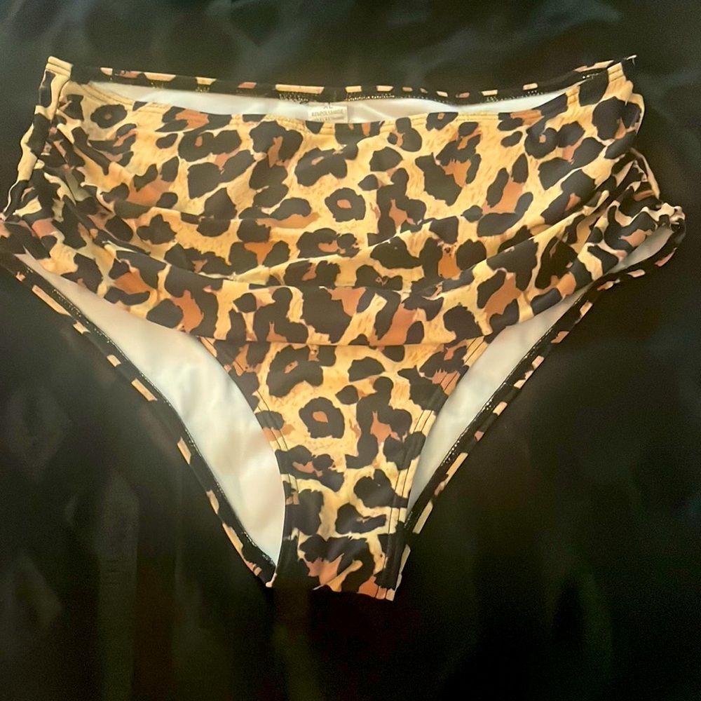 High-waisted Cheetah Swim Bottom